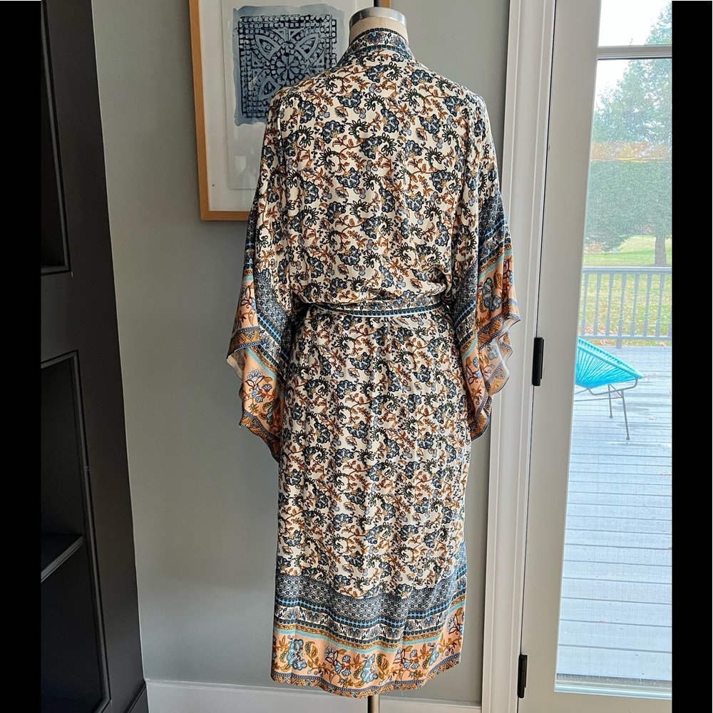 Wide Sleeve Kimono - Picture 7 of 8